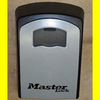 rene-dd/pd/master-lock-schluesselbox-gross-mit-4-stelliger-zahlenkombination-ml5403-2162443-2.jpg